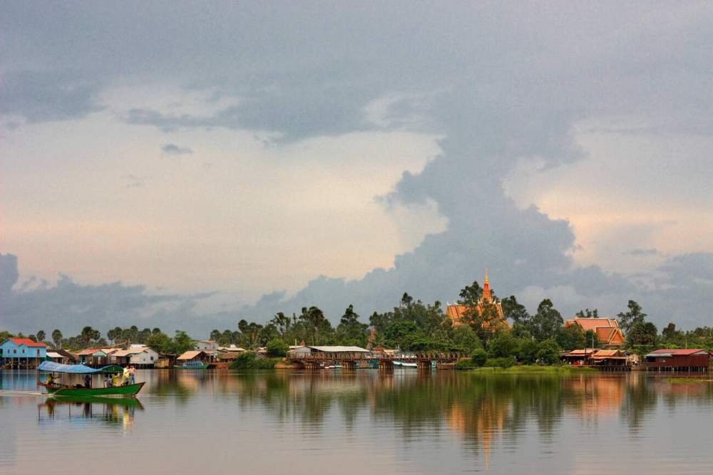 שייט בשקיעה על נהר ה-'Praek Tuek Chhu'